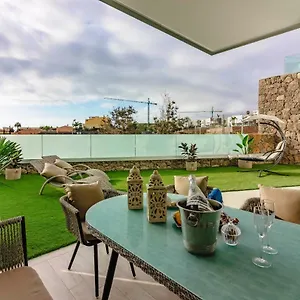 https://deluxe-2-bedrooms-with-chillout-terrace.in-canary-islands.com